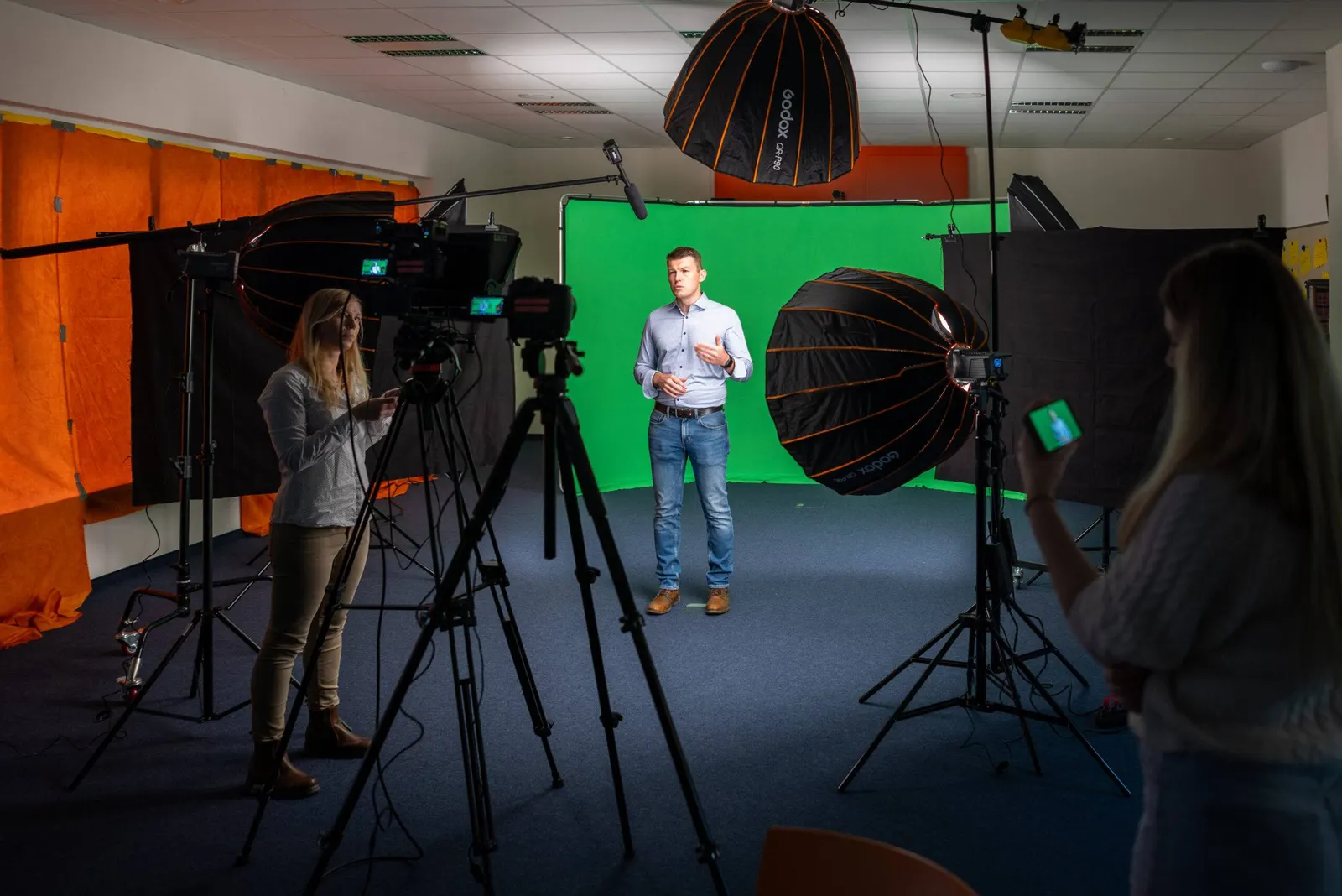So wird Ihre Mitarbeiterfotografie in 2024 perfekt